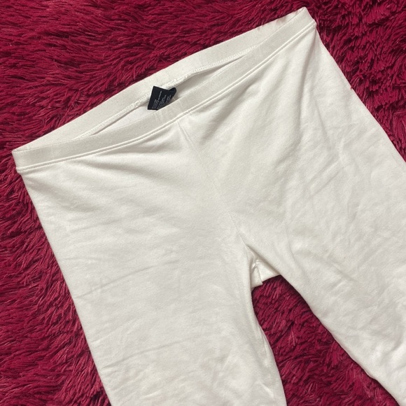 HUE white floral cutout leggings - Picture 2 of 15